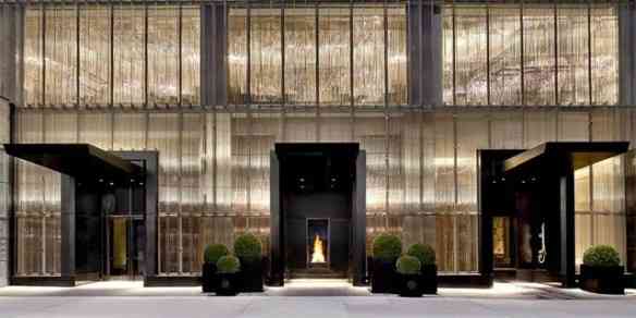 Eis a linda fachada do primeiro Hotel Baccarat, recém inaugurado em NYC!