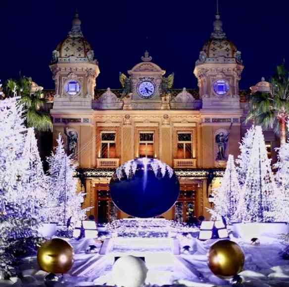 "Look" natalino em Monaco: lindo! 